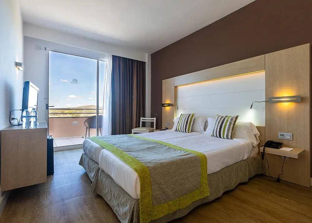 Foto 9 von 12: Double Room with Pool View