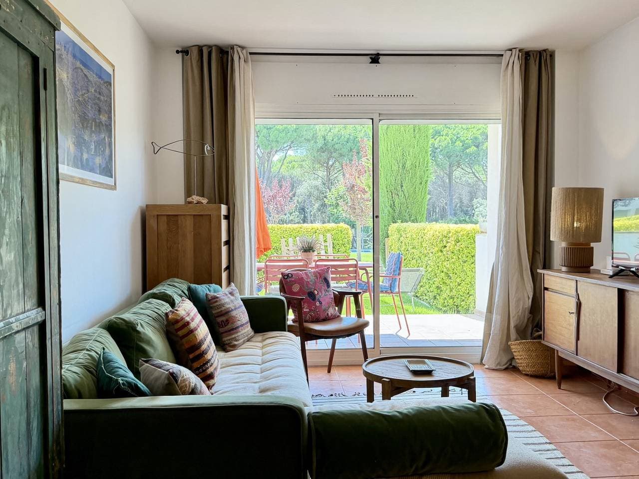 Foto 2 von 36: Moderne Wohnung mit Pool in Pals, für 4 Personen