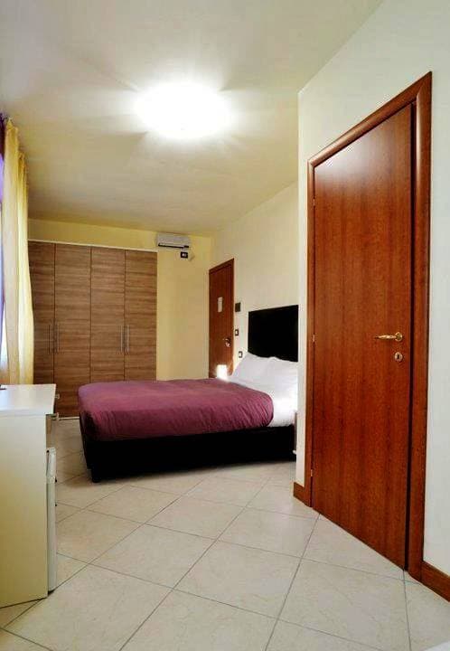 Foto 3 von 10: Double Room with Private Bathroom