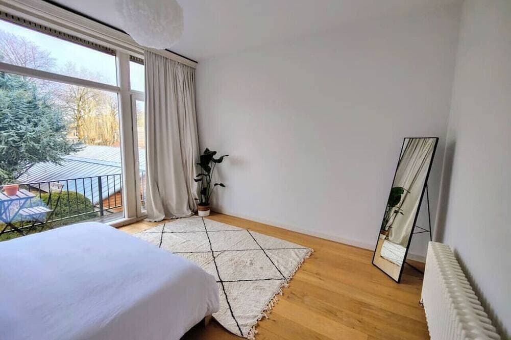 Foto 4 von 30: Traditional chic high ceilings apt w Aircos/Garage