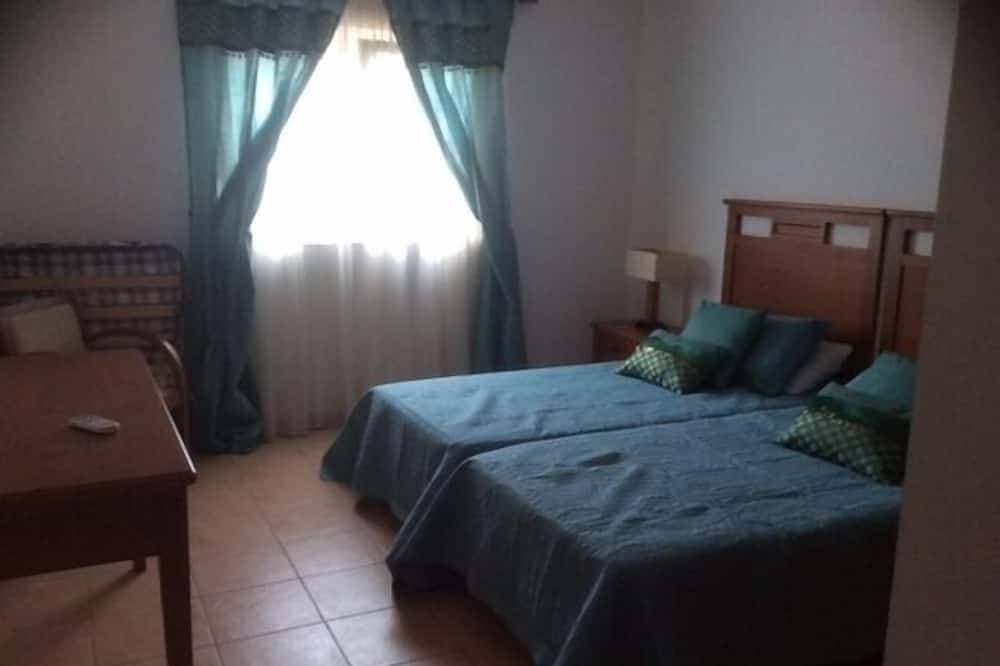 Foto 2 von 29: Luxuriöse Villa, privater beheizter Pool, Klimaanlage, WLAN, sichere geschlossene Gärten
