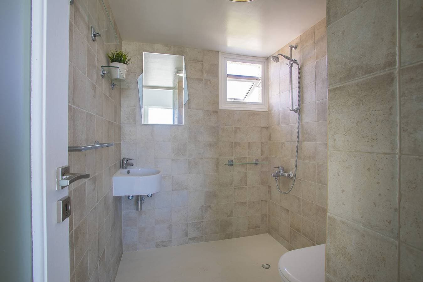 Foto 11 von 16: Lordos Sunshore  Beachfront Suite