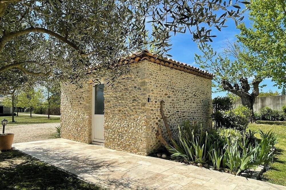 Foto 10 von 24: Quiet little house with large garden on the Rhône agricultural plain