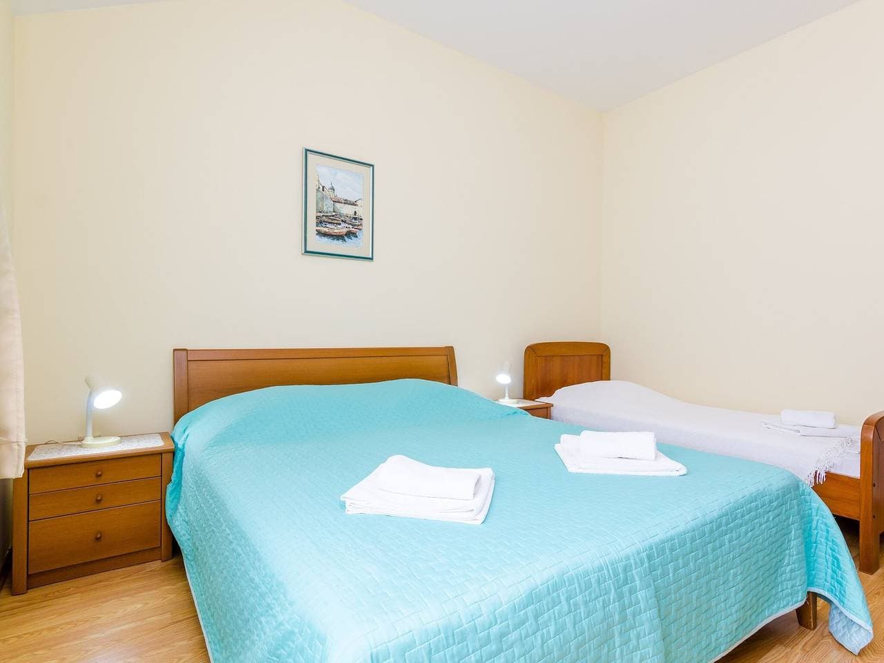 Foto 4 von 16: Apartments Mali Paradiso - Two Bedroom Apartment with Balcony and Pool View (A4)