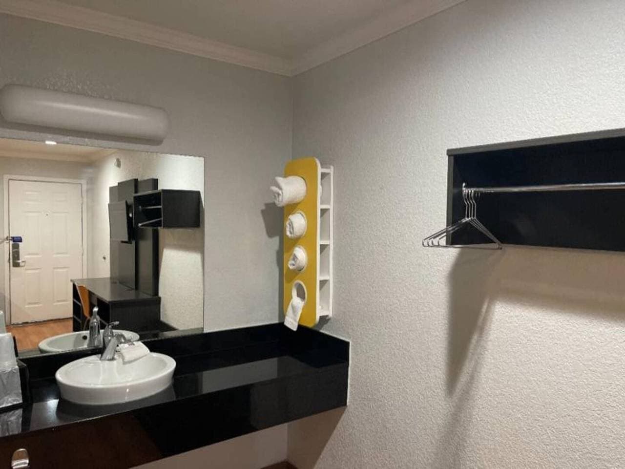 Foto 10 von 30: 1 Queensize-Bett | Kostenloses WLAN