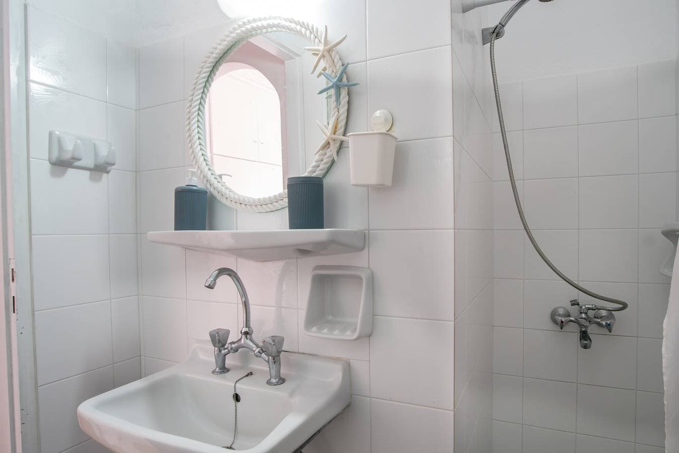 Foto 11 von 45: Einzimmerapartment 'Livadia Seaside Studios 13' mit Gemeinschaftsterrasse, WLAN und Klimaanlage