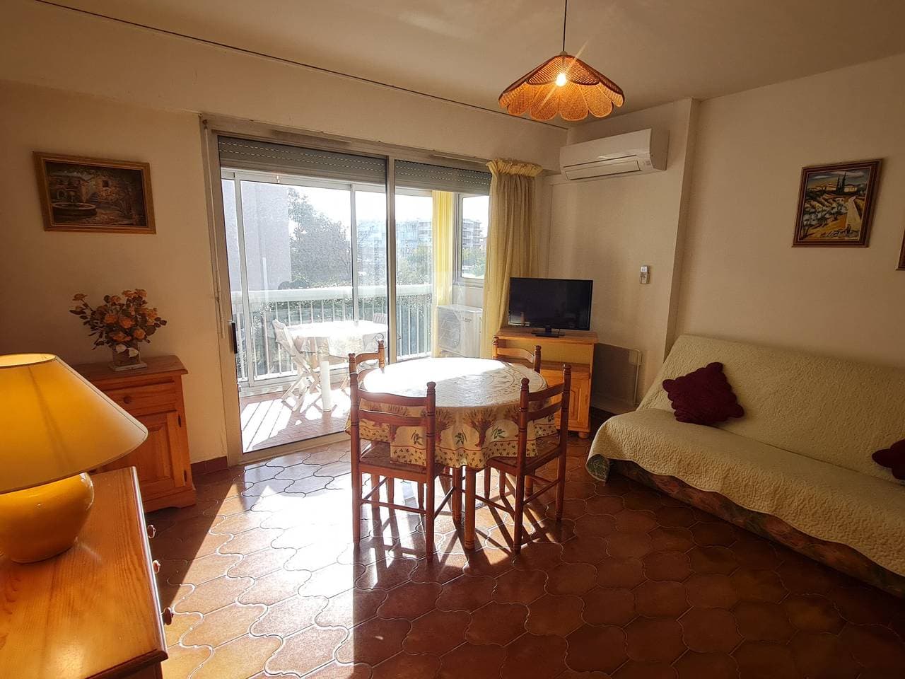 Foto 4 von 13: Klimatisiertes Studio mit Parkplatz und Balkon nahe am Strand in Sainte-Maxime