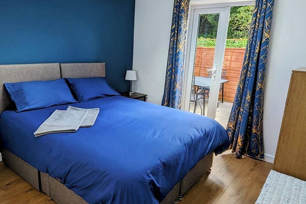 Foto 4 von 13: Windsor Home with Free Parking