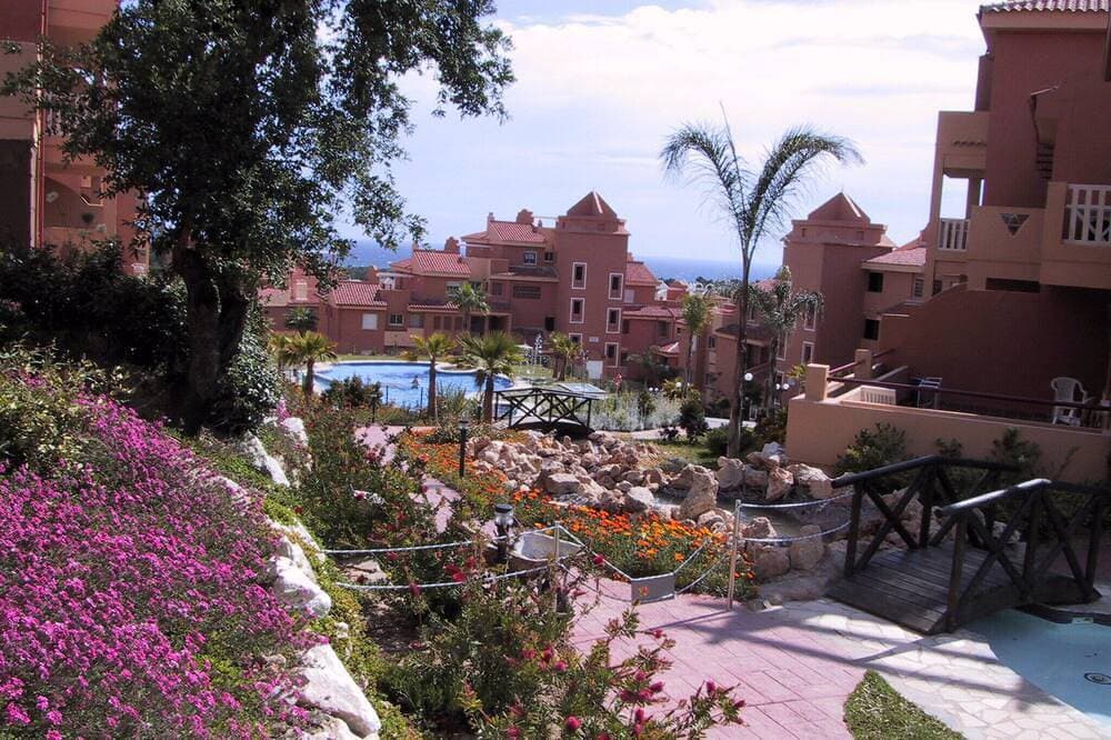 Foto 10 von 29: Marbella 2 Bed 2 Bath Luxury Apartment near Cabopino