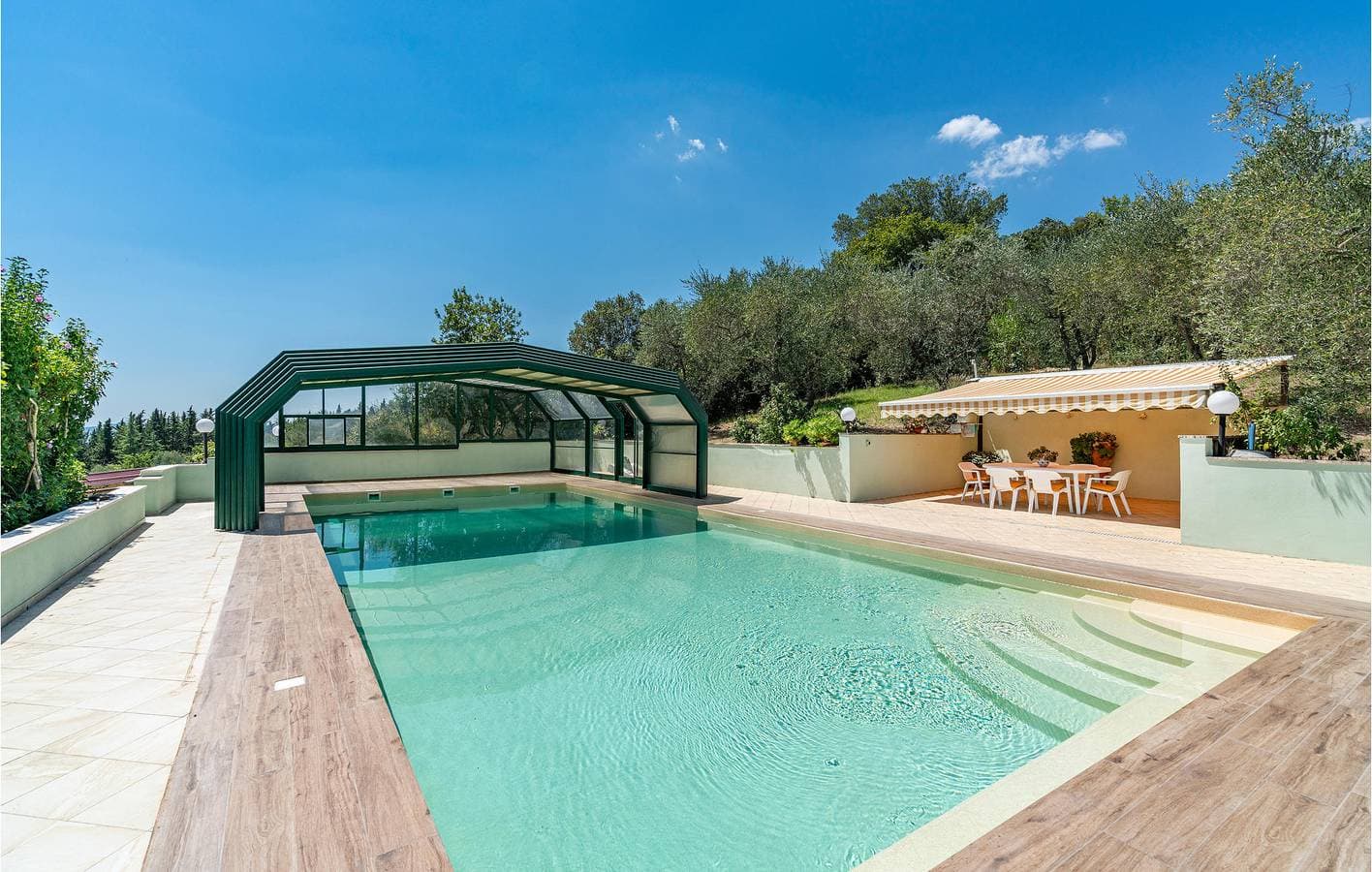 Foto 4 von 28: Rückzugsort am Fluss mit Pool und Garten