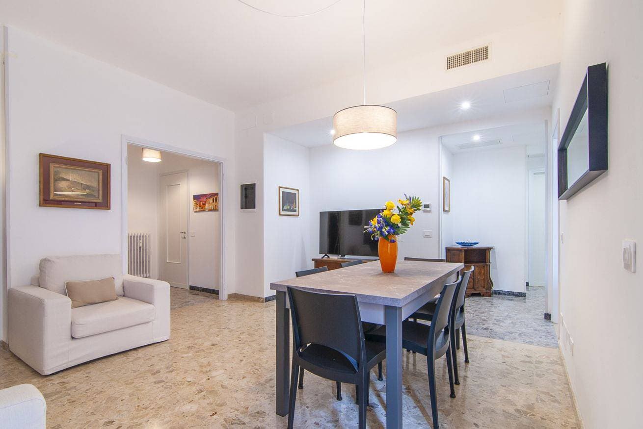 Foto 4 von 44: Ferienwohnung für 4 Personen mit Balkon/Terrasse