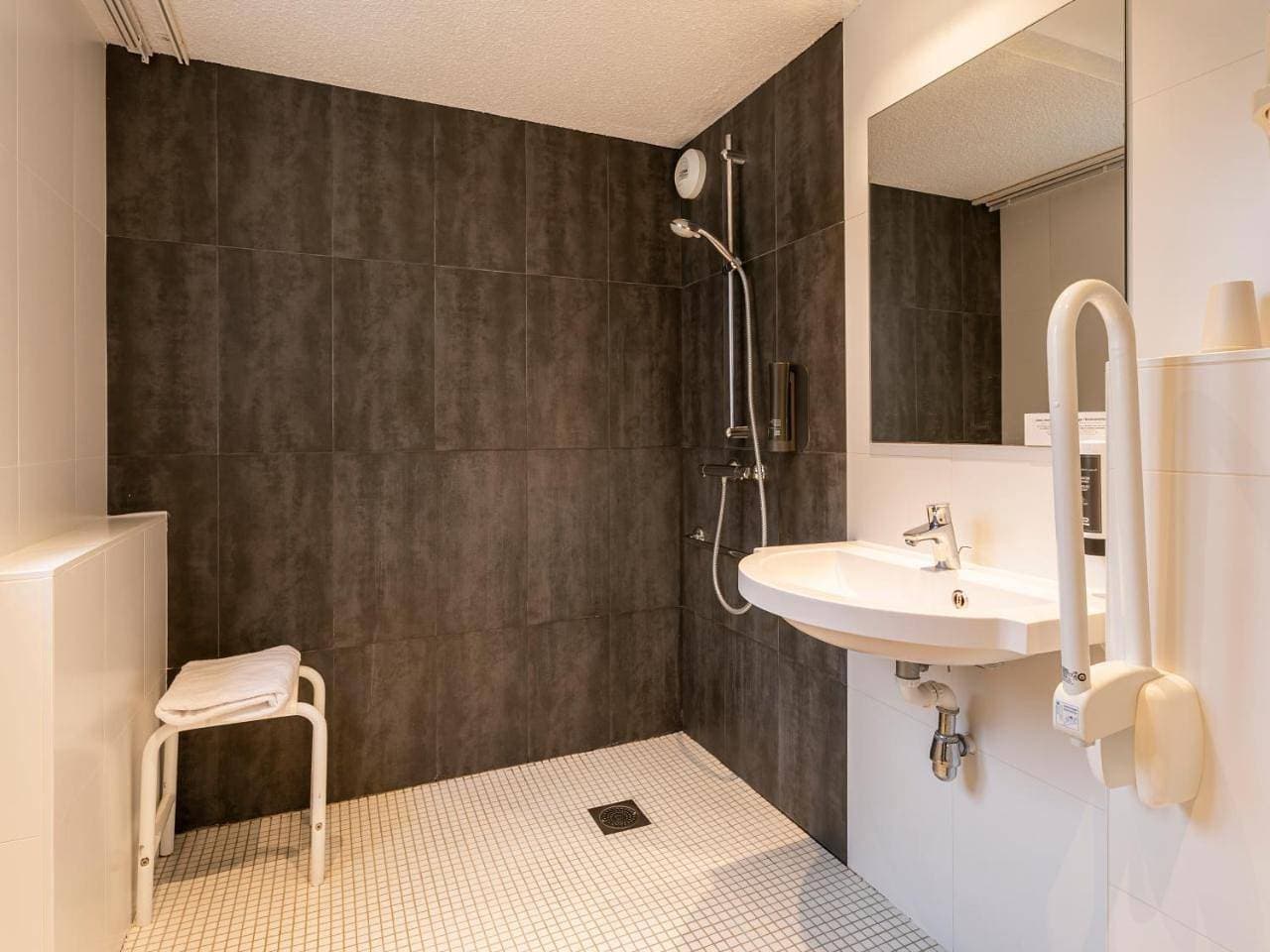Foto 7 von 8: Twin Room - Disability Access
