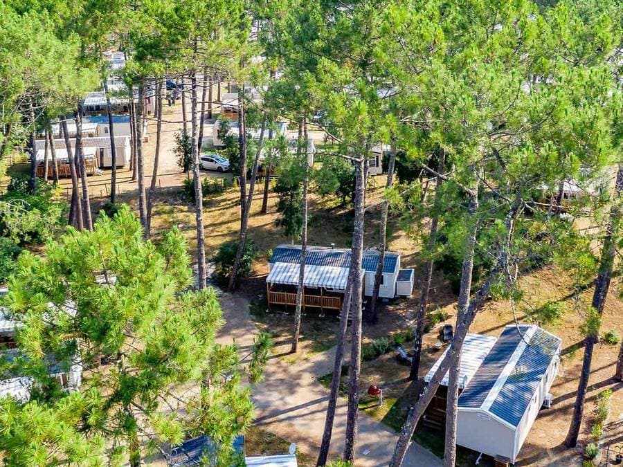 Foto 8 von 24: Camping Siblu Les Dunes De Contis - Funpass inclus - Mobilheim 8 personen - Essential 3ch 8p Signature clim