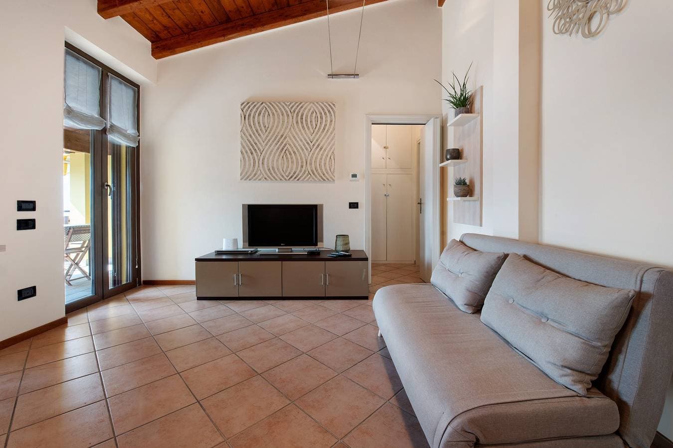 Foto 6 von 21: Ferienwohnung 'Miralago Marone' mit Seeblick, privatem Balkon und Wi-Fi