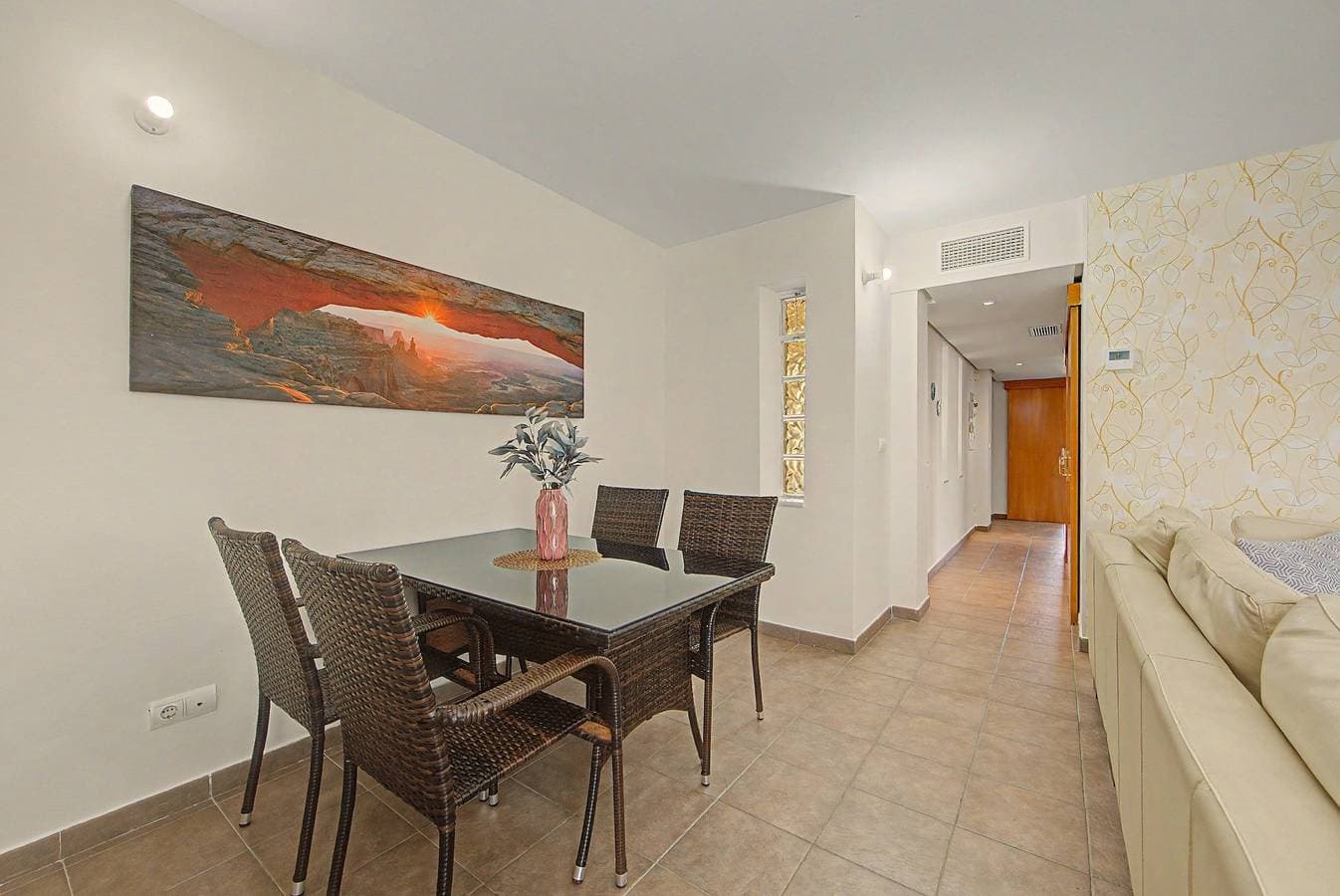 Foto 7 von 32: Apartment „Ático Vacacional“ mit Gemeinschaftspool, Balkon und Klimaanlage