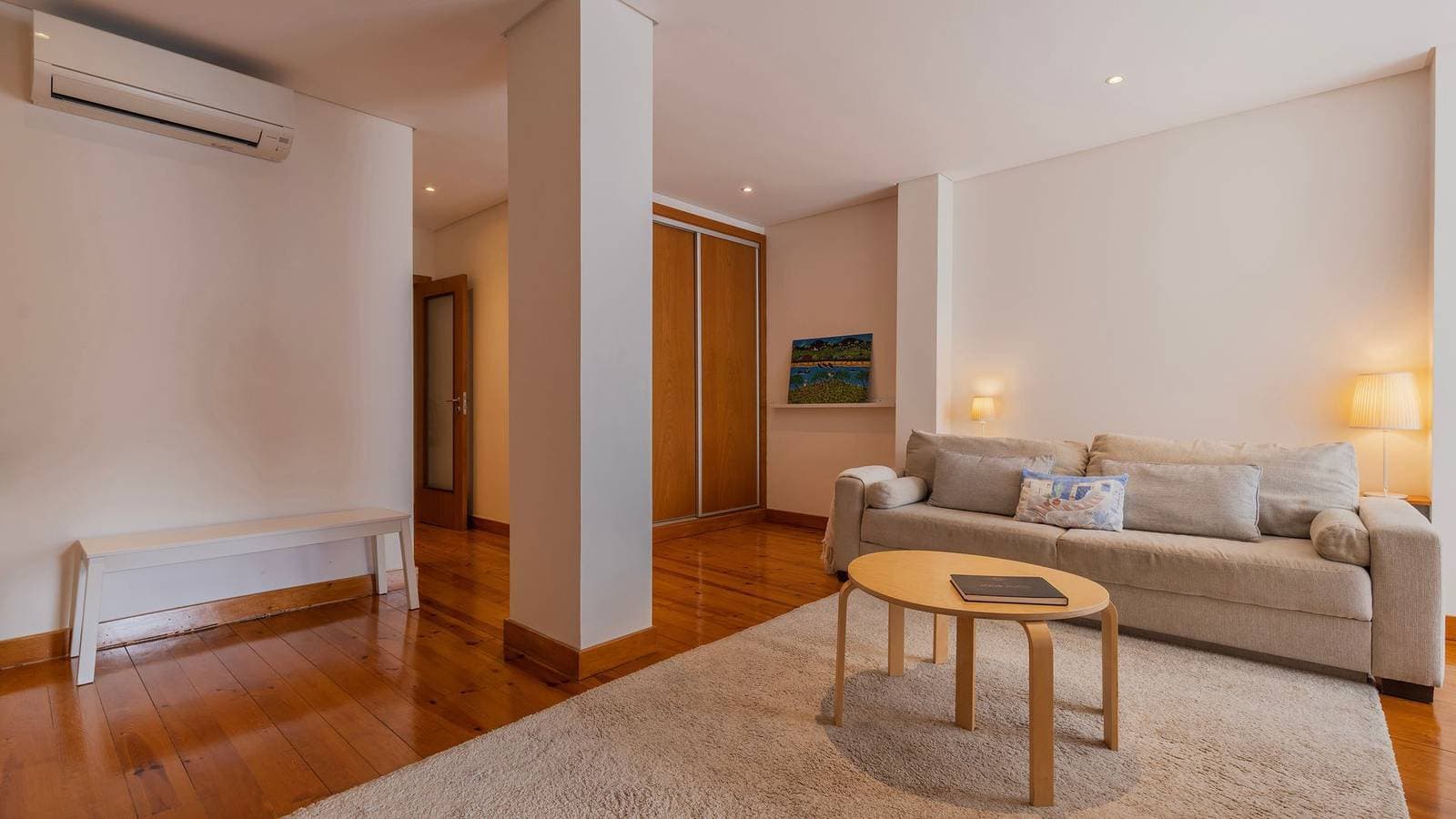 Foto 10 von 27: Luminous 1Bdr Apartment by LovelyStay