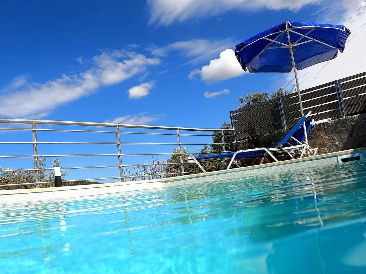 Foto 7 von 35: Villa für 3 Personen mit Pool