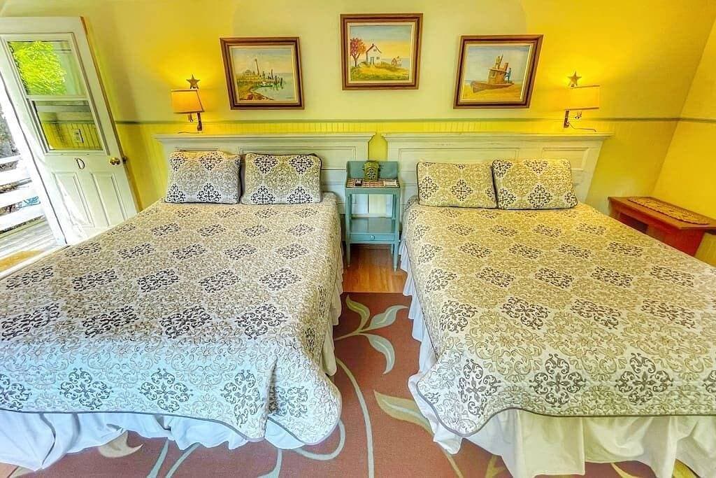 Foto 5 von 24: 20 Stunning Acadia Lodge w/AC Open Hearth Inn