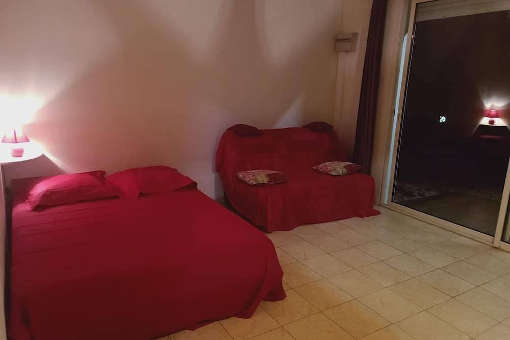 Foto 3 von 29: Ruhige T2 Wohnung auf dem Lavandou Hügel in Strandnähe