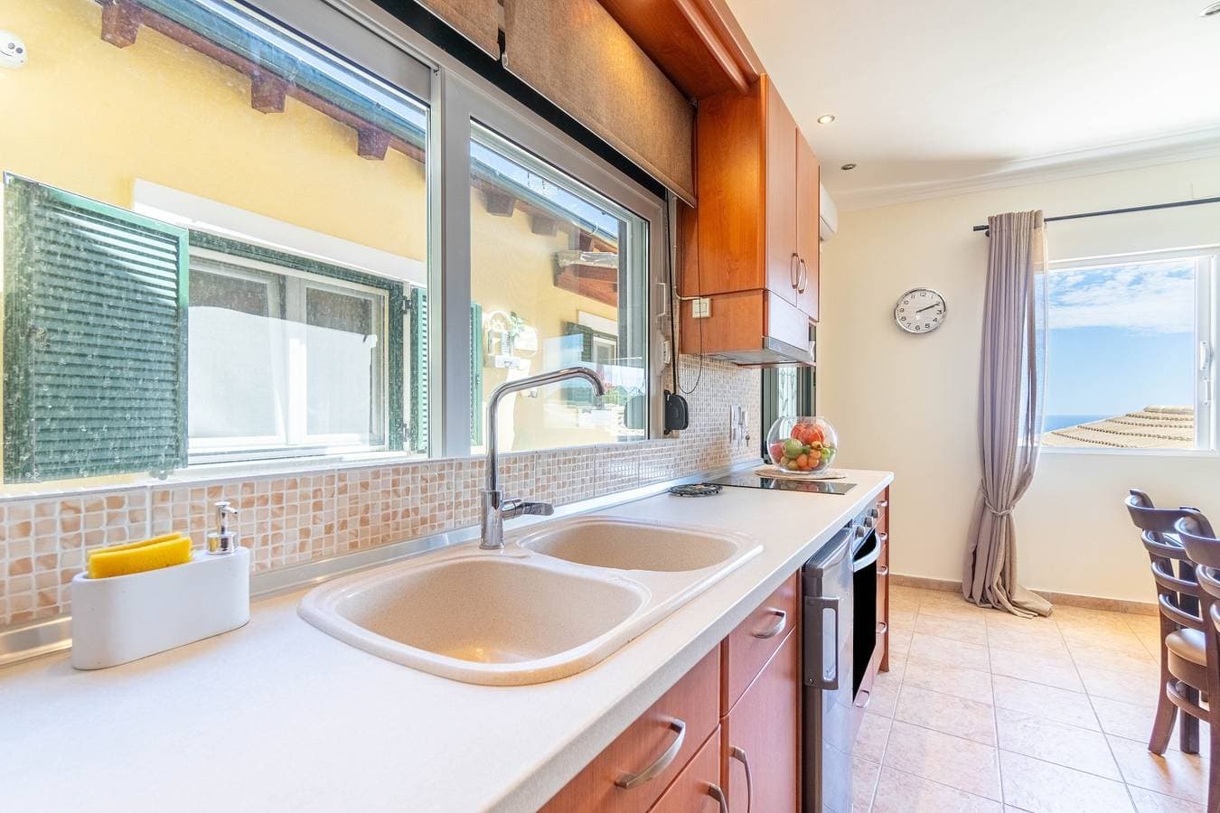 Foto 9 von 29: Ferienwohnung "Angela Panorama Studio" mit Meerblick, Gemeinschaftspool und WLAN