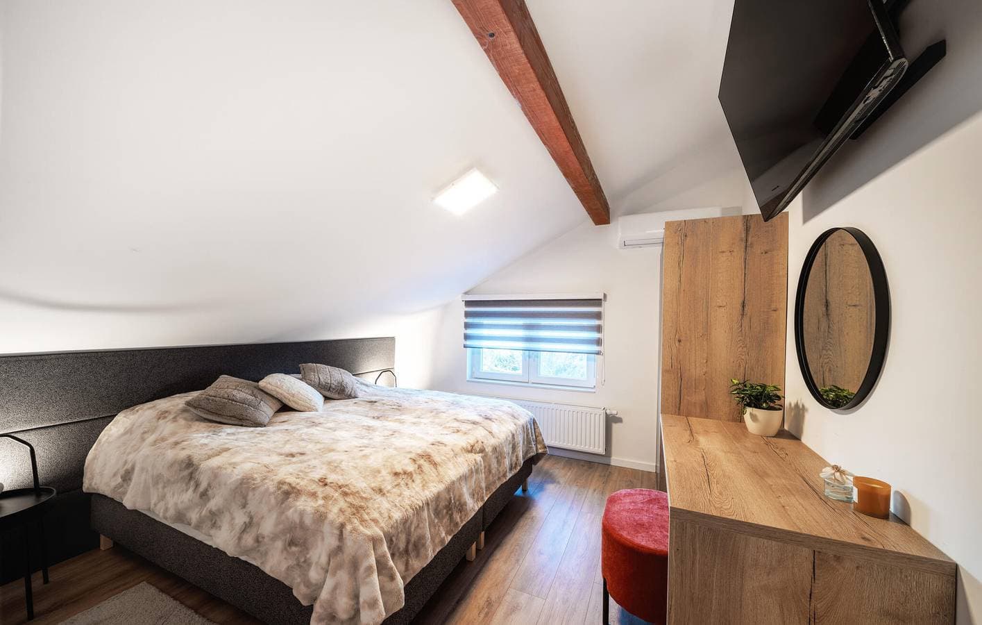 Foto 13 von 17: Gemütliche 200 m² große Wohnung mit Pool und Terrasse in der Nähe des Flusses Dunavac
