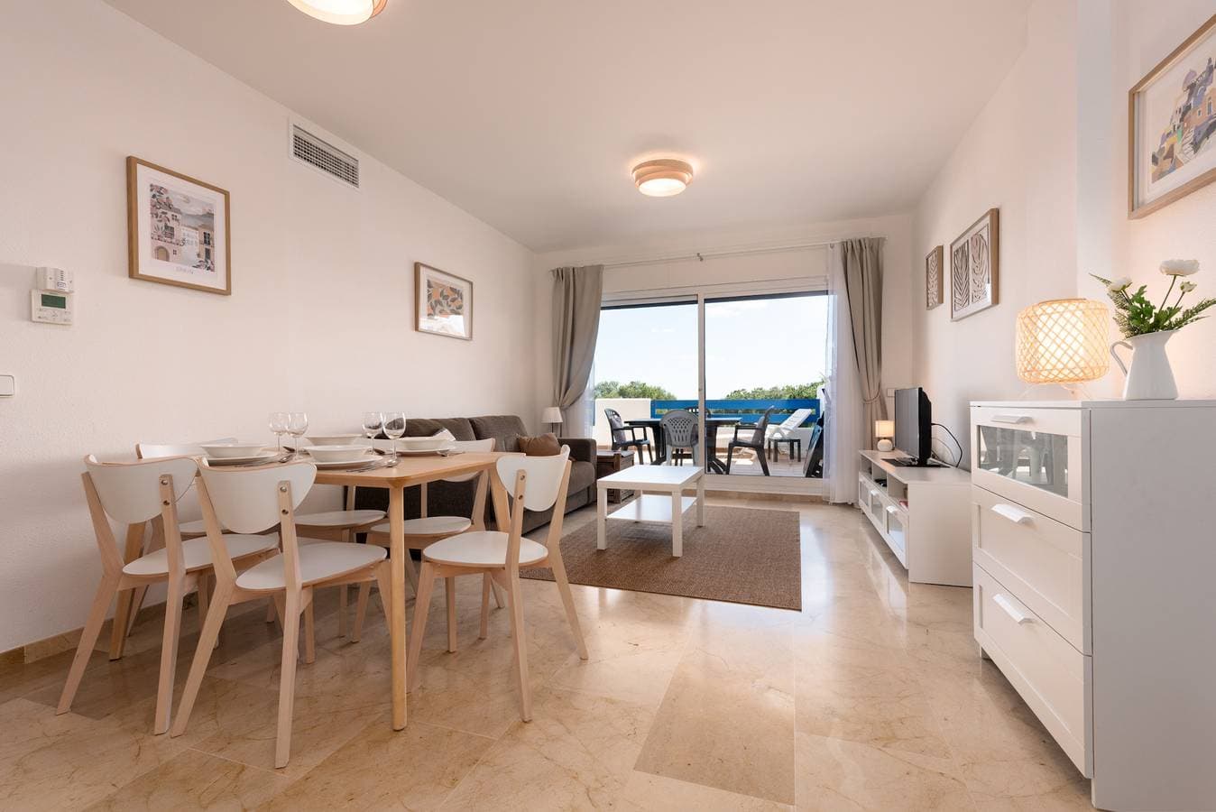 Foto 6 von 32: Duquesa Suites 2424 Azure Skyline