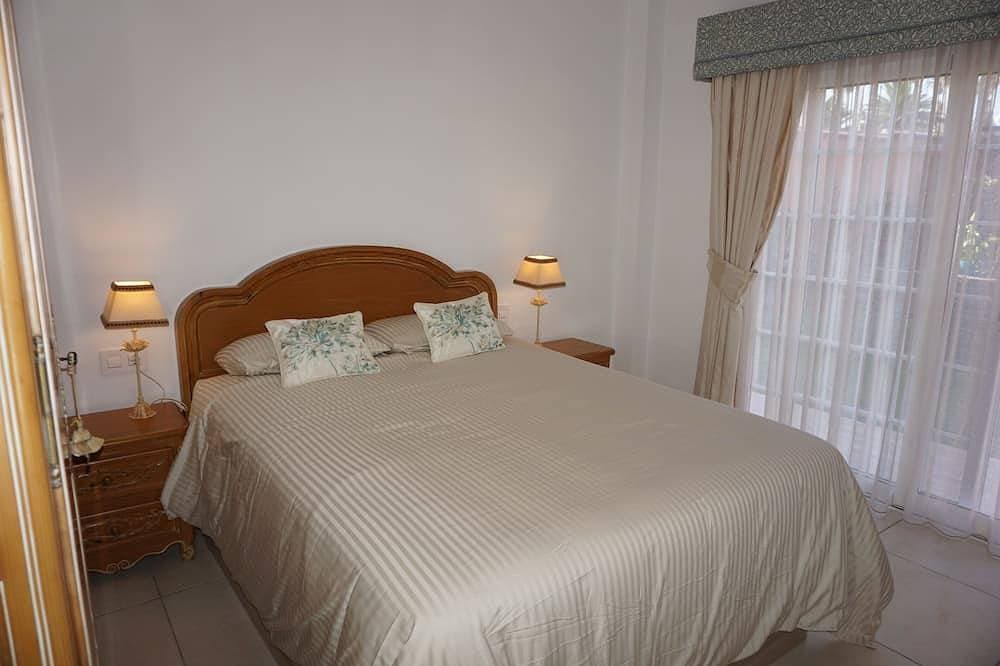Foto 4 von 30: Private villa with garden &jacuzzi. Great for golfers. BBQ and alfresco dining.