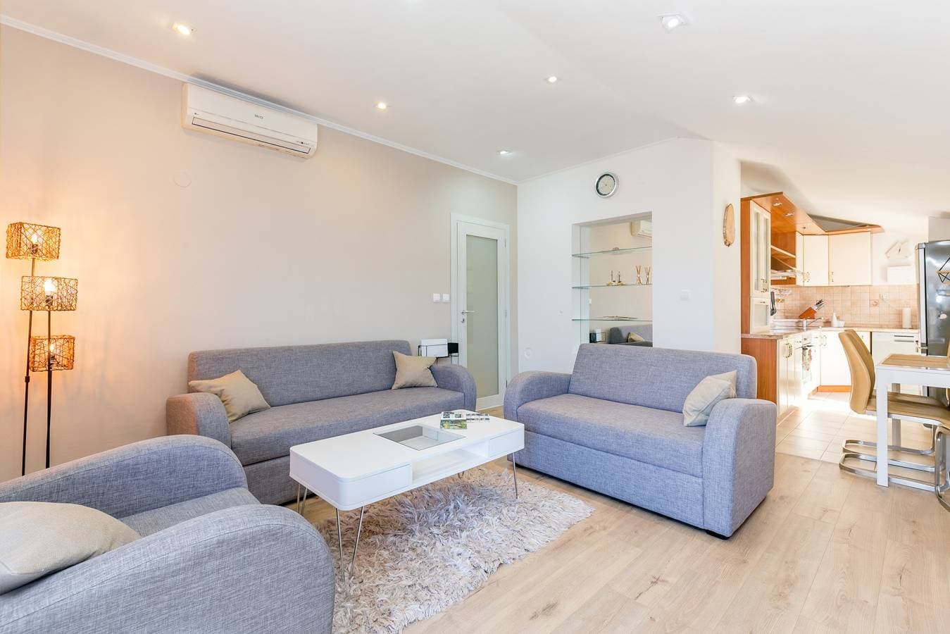 Foto 8 von 29: 2-Zimmer-Ferienwohnung mit Terrasse und Meerblick Trogir A-23836-a