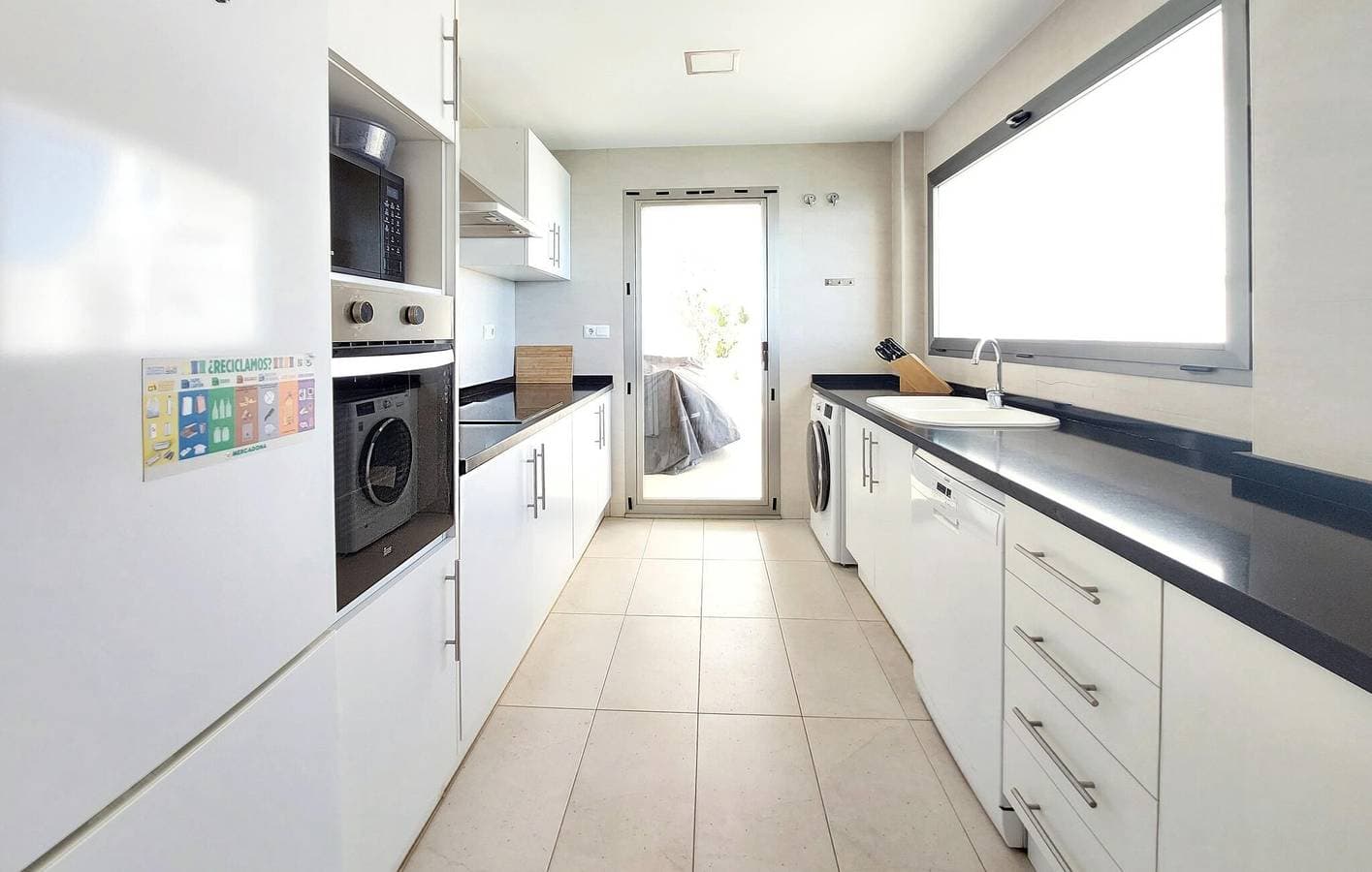 Foto 5 von 26: Apartment mit Meerblick, Pool und Parkplatz