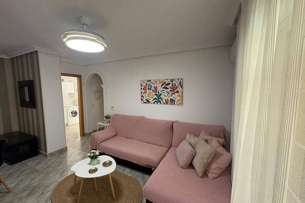 Foto 7 von 25: Playamar Retamar, is in first line of beach, urbanization with swimming pool.
