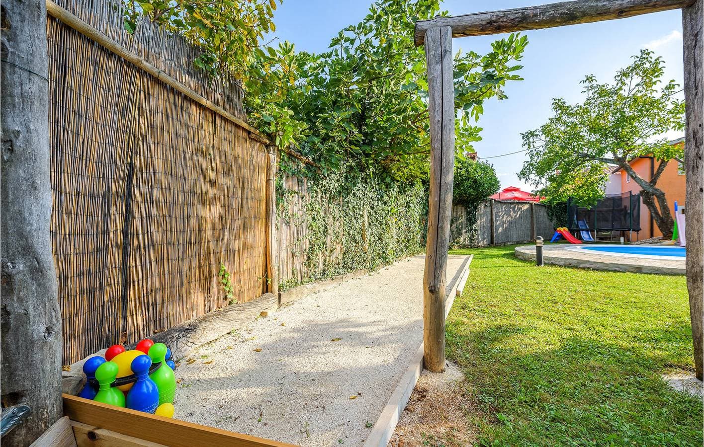 Foto 7 von 53: Geräumige Ferienwohnung mit Pool und Terrasse in der Nähe des Restaurants „Pazin Zapad“