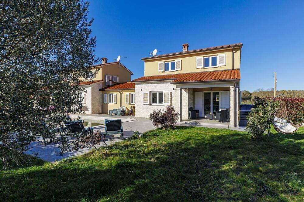 Alleinstehendes Ferienhaus mit  W-Lan, privatem Pool, Klimaanlage, TV, Terrasse, Haustiere erlaubt 1