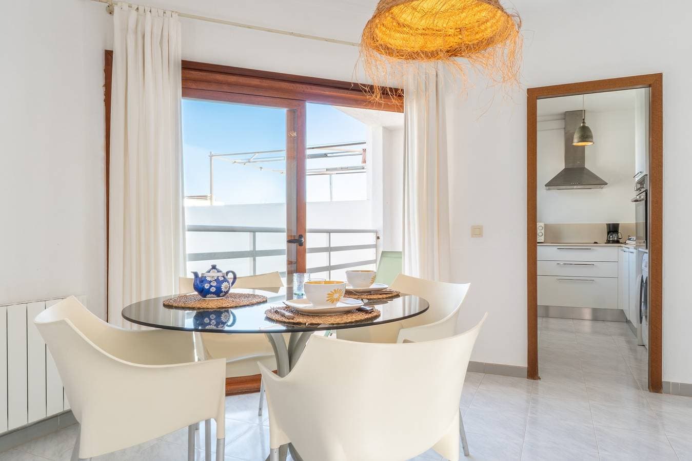 Foto 2 von 43: Ferienwohnung 'Miramar' mit Meer- und Bergblick, privater Terrasse und Wi-Fi