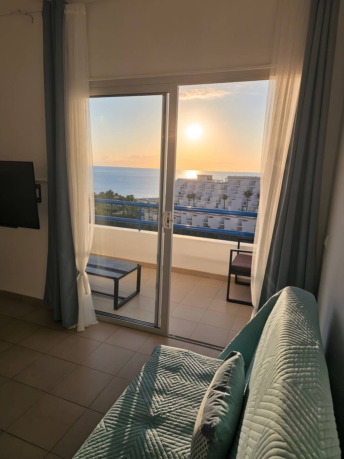 Foto 4 von 32: Ferienwohnung 'Dream Ocean Sunset' mit Meerblick, Gemeinschaftsgarten und WLAN