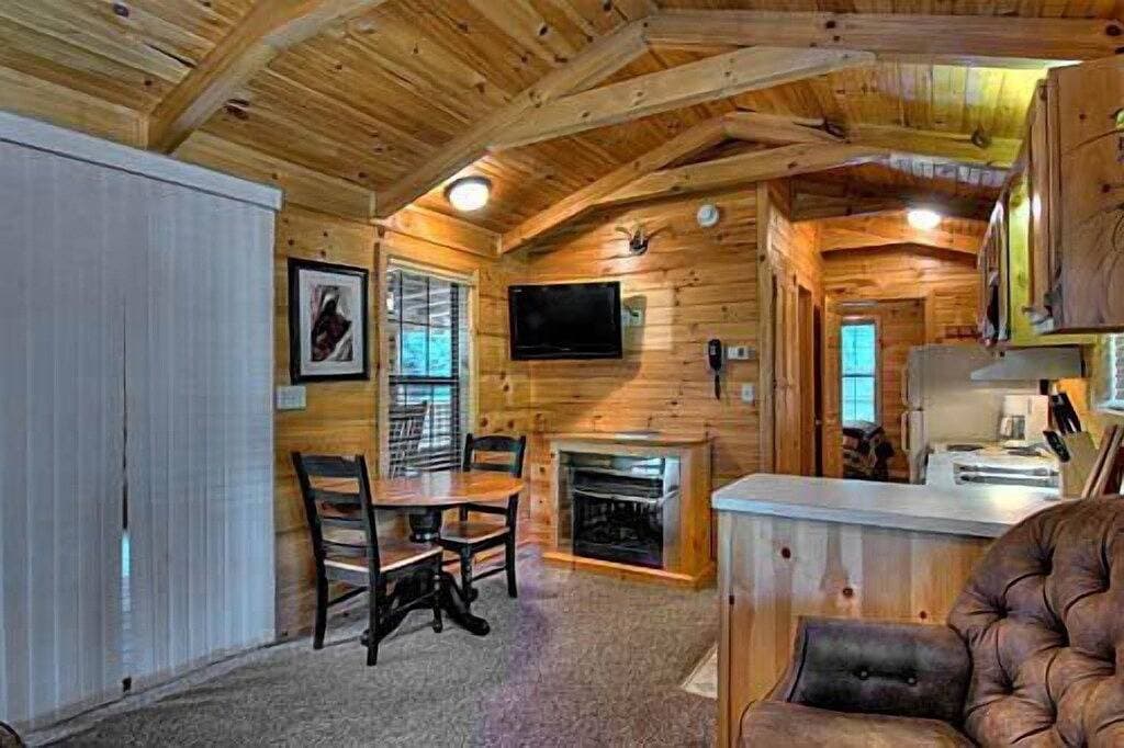 Cozy Creek: Cozy Cabin with Large Deck Overlooking Mountain Stream 1