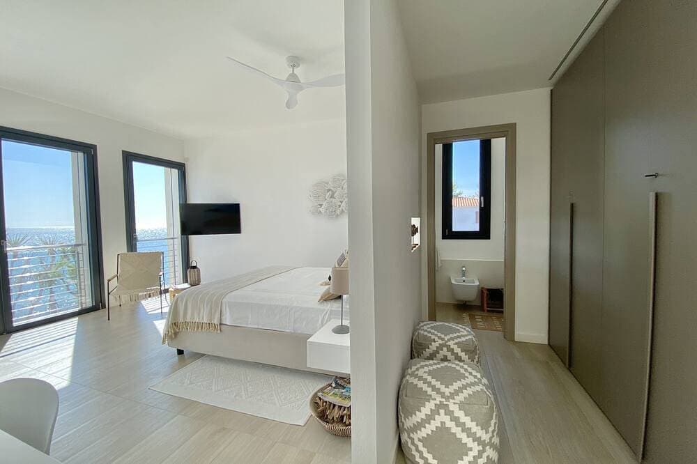 Foto 4 von 30: Fenandgi exklusive Villa direkt am Strand mit beheizbarem infinity Pool