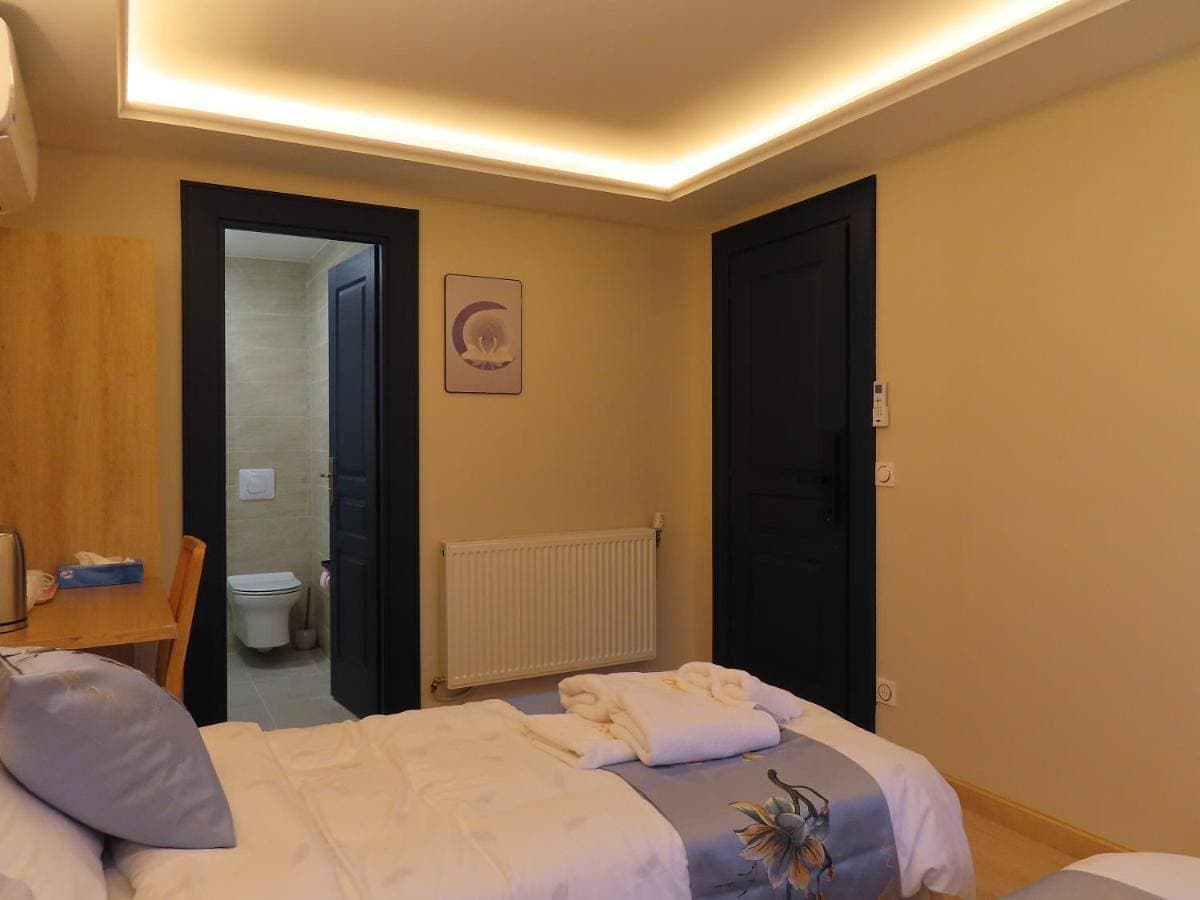 Foto 5 von 5: Twin Room with Private Bathroom