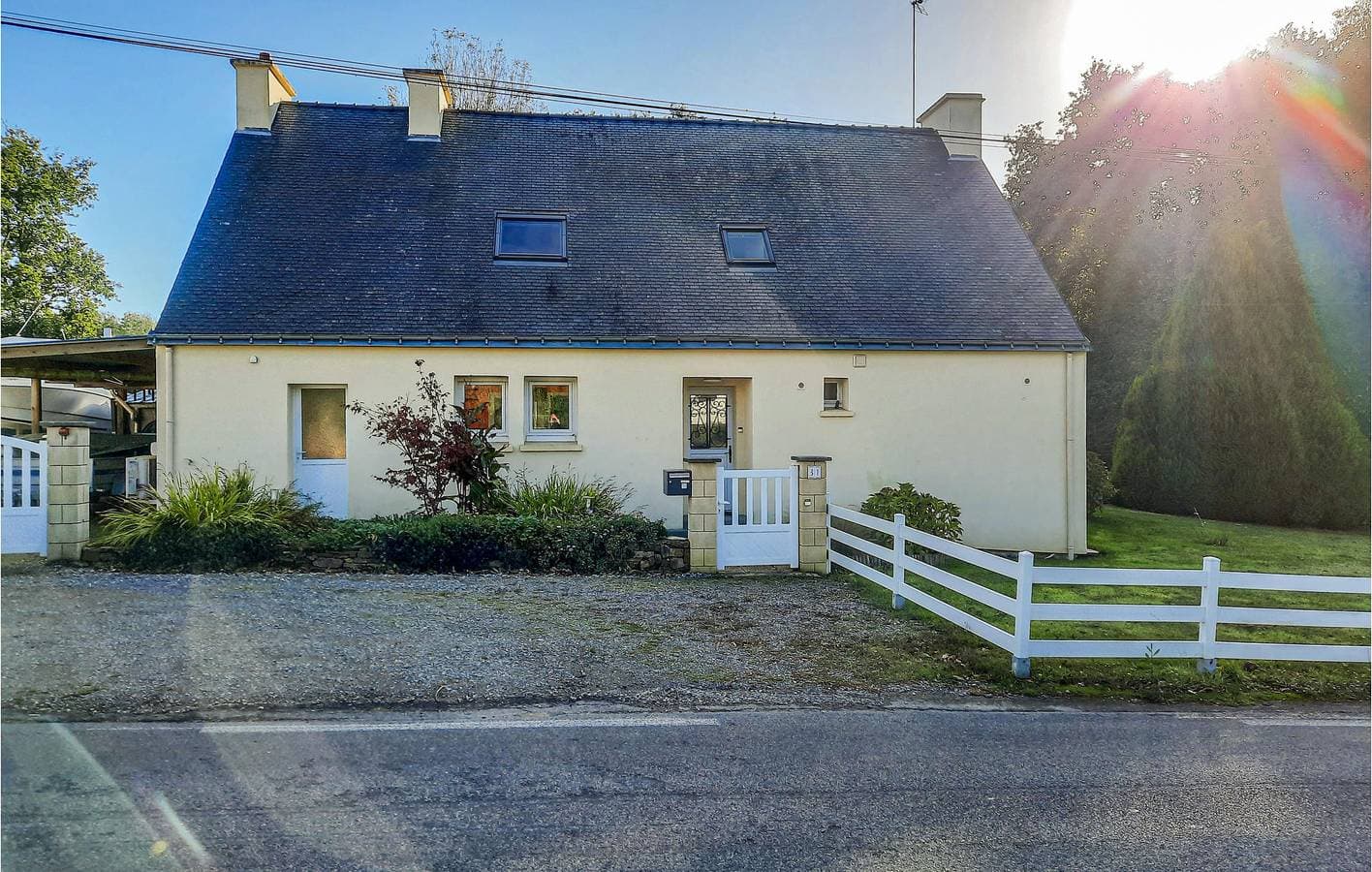 Gemütliche Wohnung mit WiFi, TV, Parkplatz und Garten in der Nähe von Plage de Kerfany 1