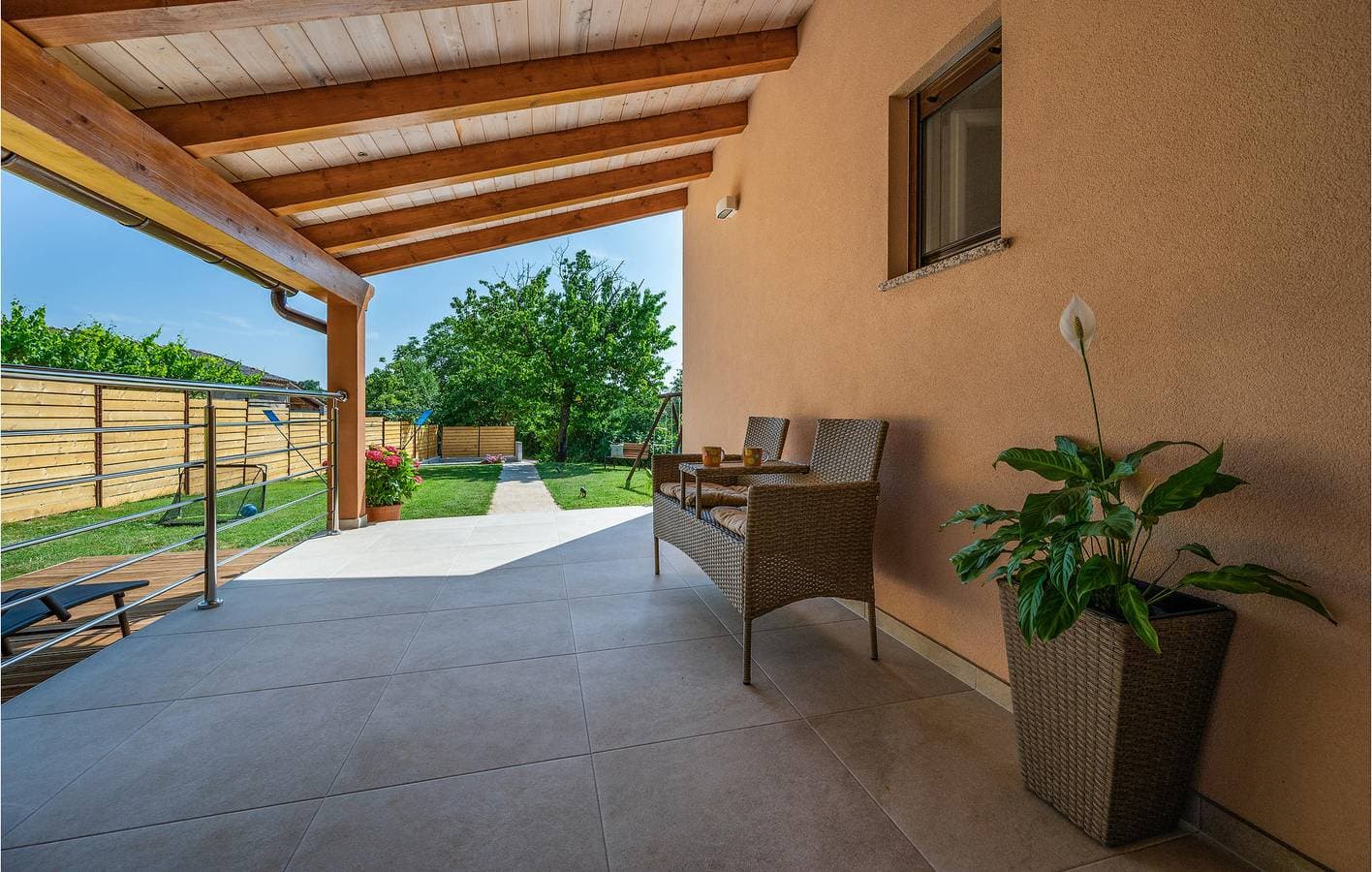 Foto 9 von 20: Moderne 66 m² große Wohnung mit Terrasse, WLAN, Klimaanlage und Parkplatz