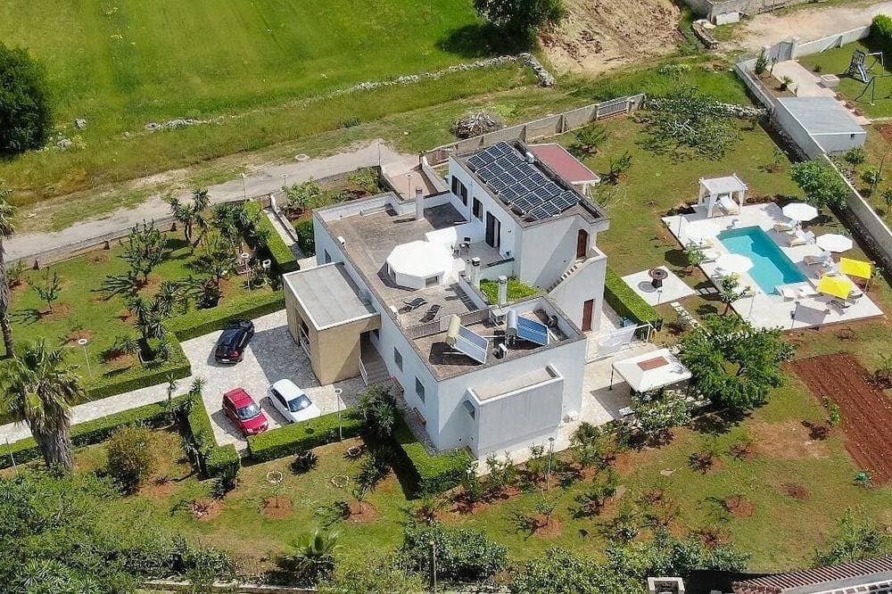 Foto 4 von 30: Beautiful villa with Pool&BBQ