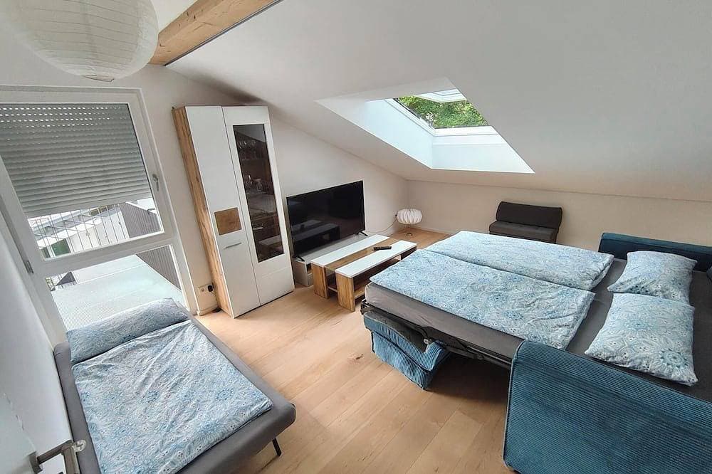 Foto 2 von 21: Gemütliche 3 Zimmer Ferienwohnung mit eigener  Terasse, Berg- und Seeblick