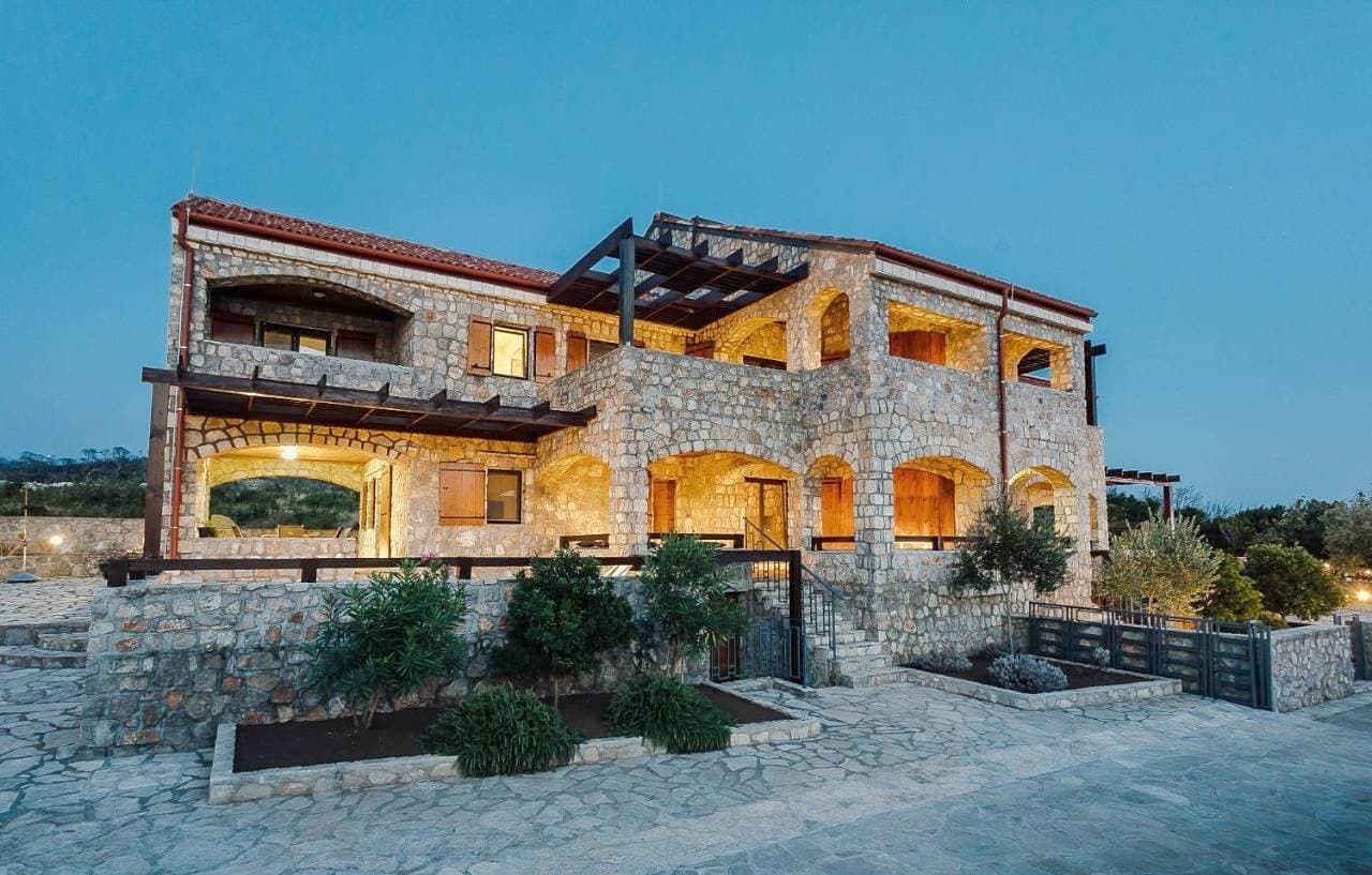 Foto 2 von 5: Villa with Sea View