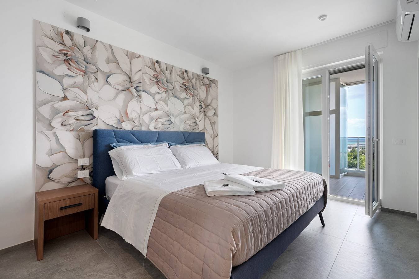 Foto 5 von 27: Apartment 'U Gnore - Zimmer Riccio' mit Meerblick, WLAN und Klimaanlage