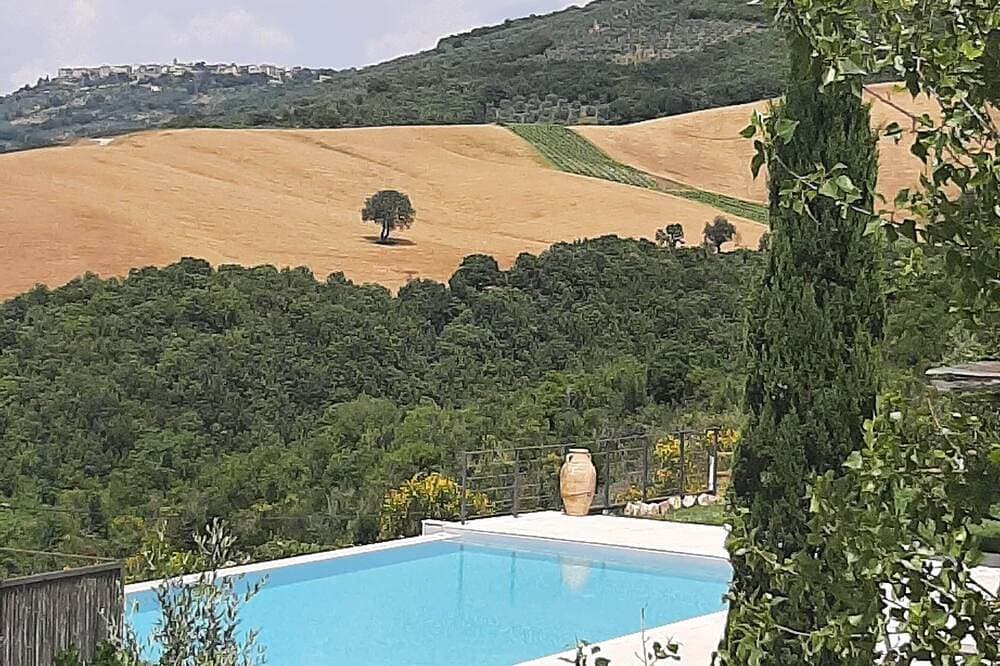 Villa mit Infinity-Pool mit Blick auf fantastische Aussichten und Sonnenuntergänge. 1