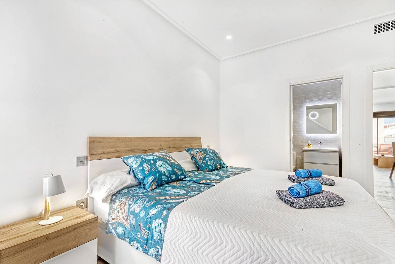 Foto 13 von 25: Ferienwohnung 'Porto Marina Dorf' mit Gemeinschaftspool, WLAN und Klimaanlage