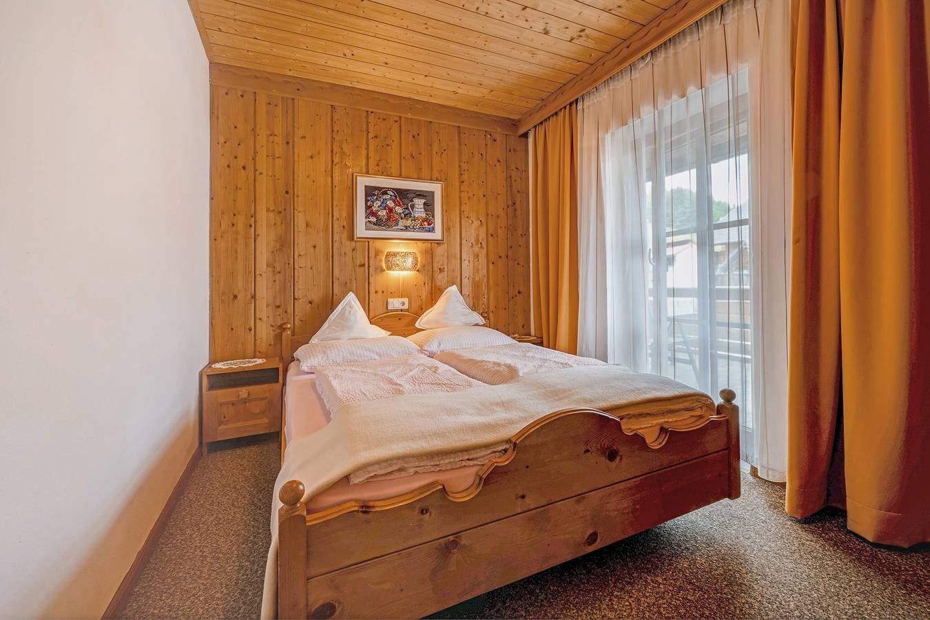 Foto 2 von 17: Ferienwohnung 'Schwalbennest' mit Bergblick, WLAN, Balkon und Garten