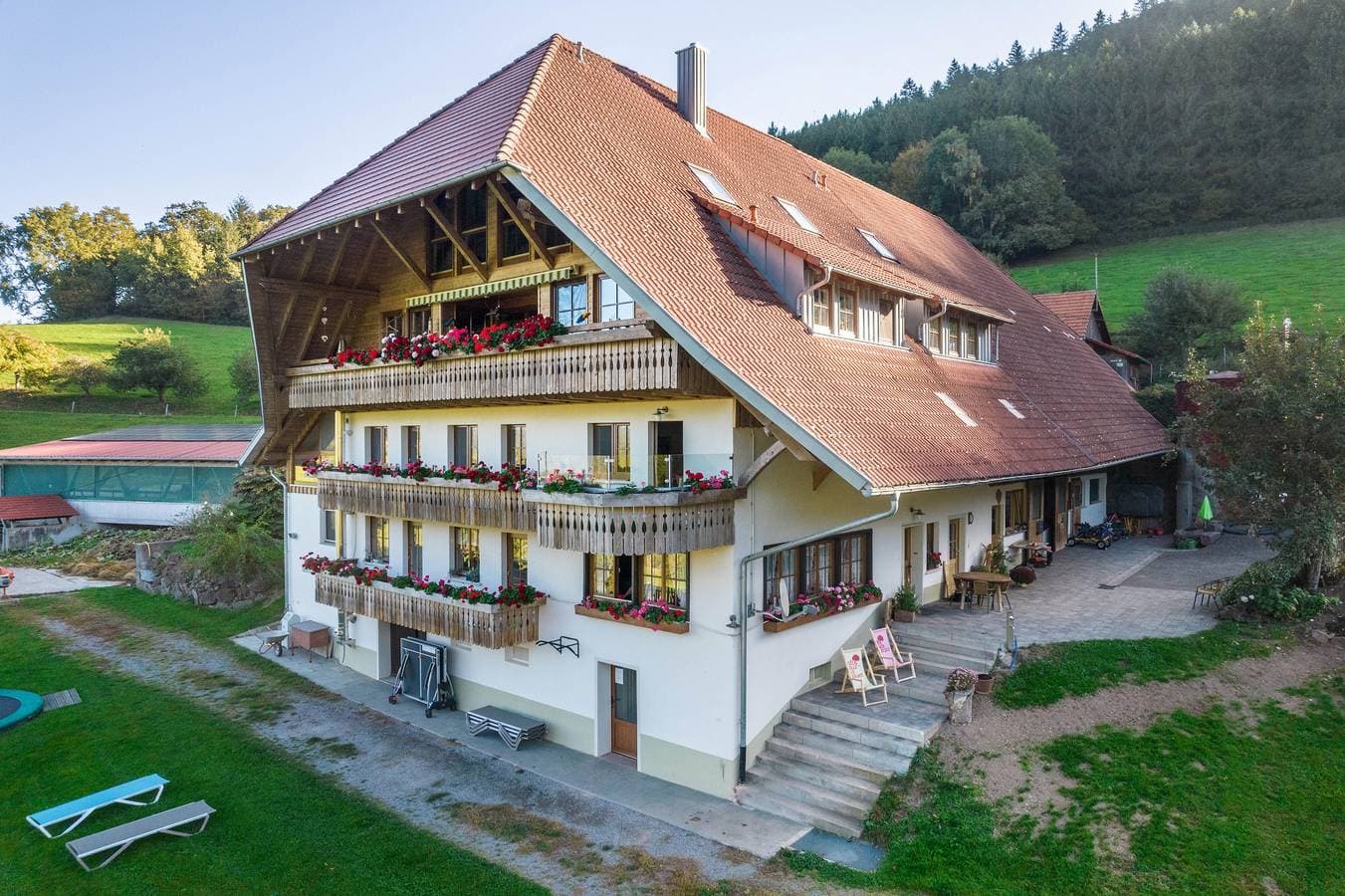 Foto 2 von 32: Jungbauernhof: Ferienwohnung "Hof" mit Bergblick, Balkon und Wlan
