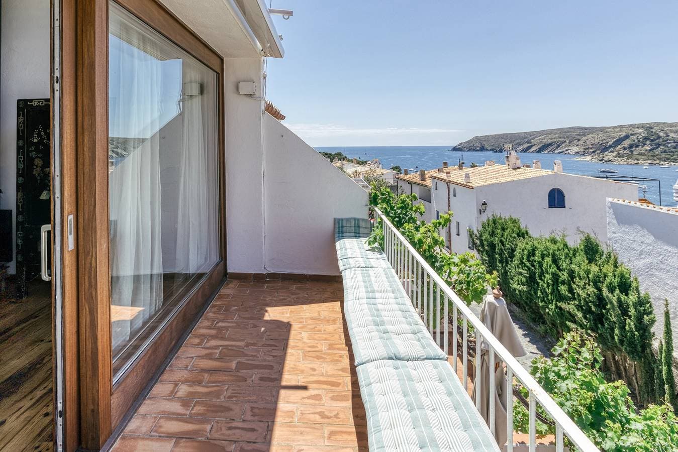 Designer House With Panoramic views 1