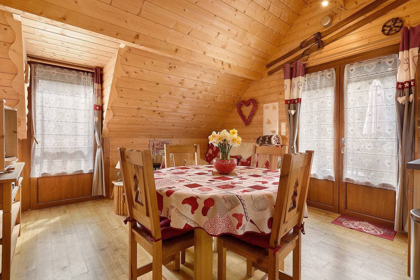 Foto 5 von 23: Gemütliches Chalet mit traumhaftem Bergblick – ideal für Familien oder Freunde