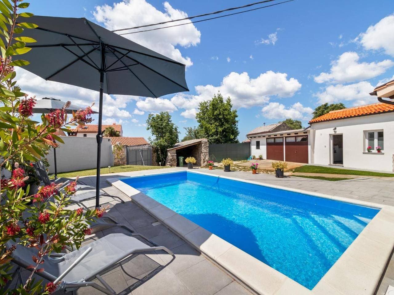 Foto 8 von 51: Three-Bedroom Holiday Home